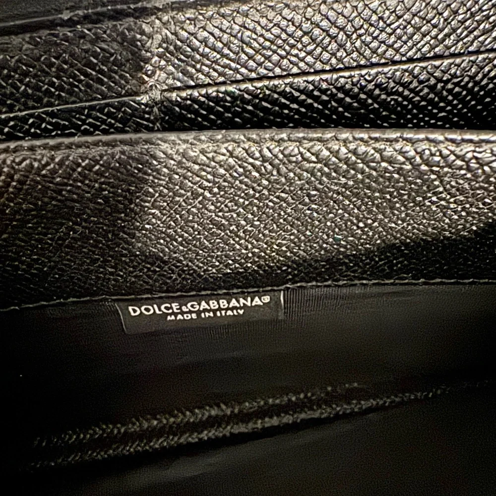 Authentic Dolce & Gabbana Saffiano Black Leather Zip Wallet –Comes w/ COA